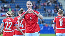 Andrea Staková slaví gól proti Dánsku v kvalifikaci na Euro