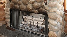 Krb v obývacím pokoji