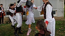 Tradiní Velikononí zvyk na východním Slovensku-oblievaka v podání...