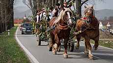 Tradiní Velikononí zvyk na východním Slovensku-oblievaka v podání...
