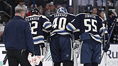 Daniil Tarasov (40), branká� Columbus Blue Jackets, se zranil. Z ledu mu...