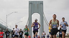 Verrazzano-Narrows Bridge neodmysliteln patí k trati Newyorského maratonu.