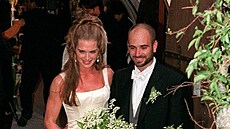 Brooke Shieldsová a Andre Agassi se vzali v Pebble Beach 19. dubna 1997.