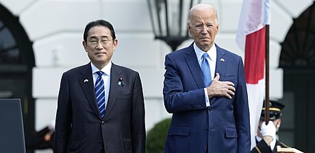Americký prezident Joe Biden a japonský premiér Fumio Kiida v Bílém dom (10....