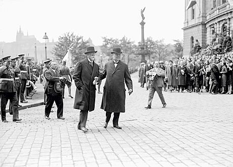 V roce 1924 ídili eskoslovensko prezident T. G. Masaryk a premiér Antonín...