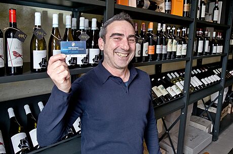 Italský provozovatel vinotéky v Plzni Pino Guido,