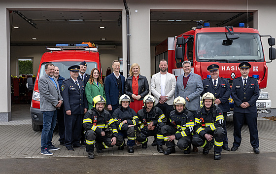 Záchranná služba a dobrovoln­ hasiÄi v Dobř­ši otevřeli novou stanici
