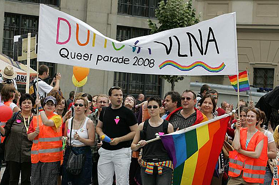 Úastníci Queer pochodu na námtí Svobody v Brn