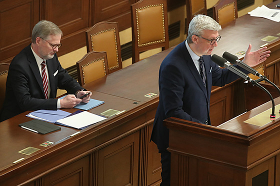 Sch�ze Sn�movny svolaná z podn�tu opozi�ního hnutí ANO pod názvem Vyml�ené...