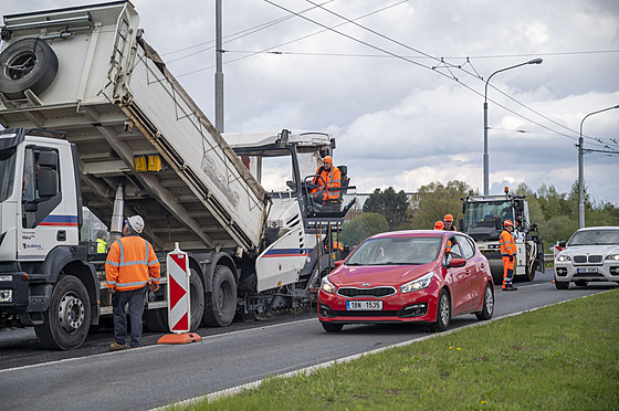 Opravy silnice ve Zlín-Malenovicích ve smru na Otrokovice. (duben 2024)