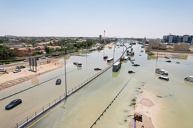 Že za povodně v Dubaji může očkování mraků? Ne, změna klimatu, míní experti