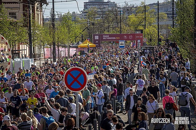 Jak se dostat do centra? Běžecké závody omezí víkendovou dopravu v Praze