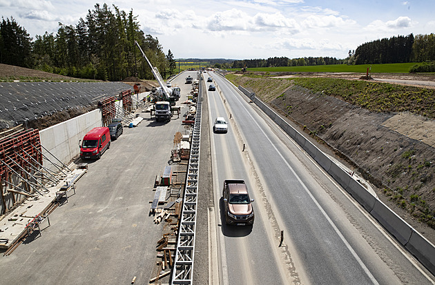 Stavební práce na dálnici D4