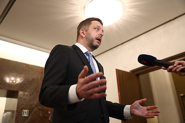 Trojský kůň ministra Rakušana? Před volbami teď bude malovat věci na růžovo