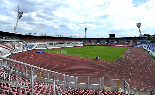 Pro Spartu i fotbalový nároďák. Stavba největšího českého stadionu je blízko