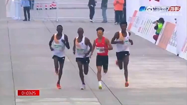 Jen si vyhraj! Kontroverzní půlmaraton v Pekingu: triumf domácího jako dárek?