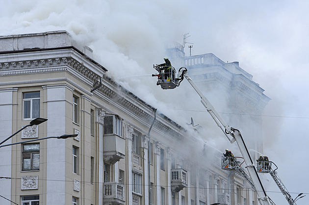 Na jihozápadě Ruska se zřítil bombardér. Ukrajina se přihlásila k jeho sestřelení