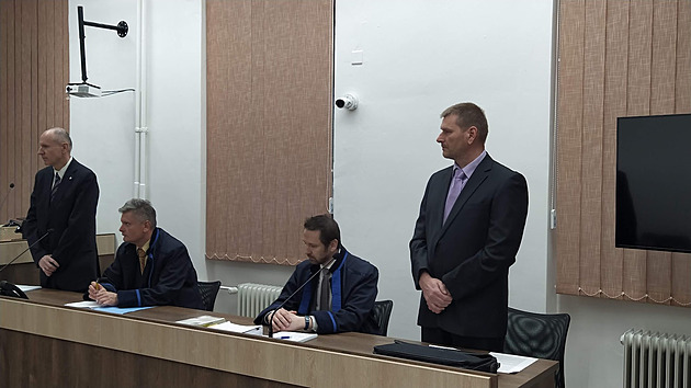 Za výbuch skladu munice podmínka. Stejný soudce policisty nejprve osvobodil