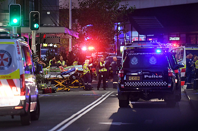 Muž v obchodním domě v Sydney ubodal pět lidí. Policie ho zastřelila