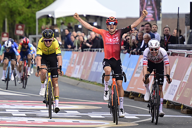 Pidcock vyhrál klasiku Amstel Gold Race. Van der Poel až ve třetí desítce