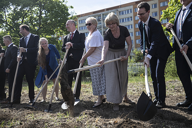 Slavnostní zahájení stavby komunitního centra Církve Jeíe Krista Svatých...