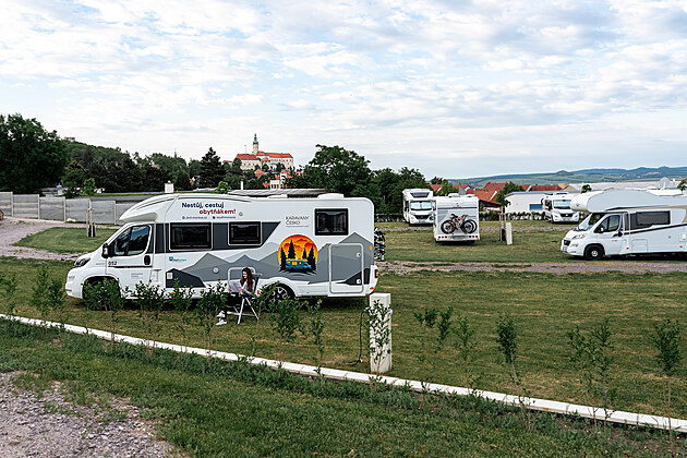 Camping Mikulov nabízí na kraji msta sedmdesát míst pro karavany. (16. dubna...