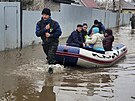 V ruské Orenburské oblasti pokraují povodn a eka Ural v Orenburgu dál...