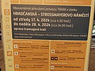 Tabule s informacemi o v�luce tramvaj� mezi Hrad�anskou a Strossmayerov�m...