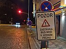Kv�li oprav� tramvajov� trati je ��ste�n� uzav�eno Letensk� n�m�st� v Praze....