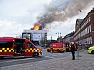 V Kodani hoí historická budova burzy. (16. dubna 2024)