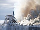 V Kodani hoí historická budova burzy, ji se zítila její v. (16. dubna 2024)