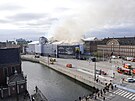 Budovu historické burzy v dánské Kodani zachvátil poár. (16. dubna 2024)