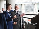Prezident Petr Pavel s hejtmanem Radimem Holi�em p�i prohl�dce krajsk�ho ��adu...