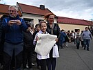 N�v�t�va prezidenta Petra Pavla v Ostro�sk� Lhot� p�il�kala z�stupy lid�....