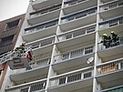 V �elezn�m Brod� ho�el byt v dev�t�m pat�e panelov�ho domu.