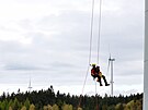 Hasi�i cvi�ili z�chranu osob z v�trn� elektr�rny ve v��ce 100 metr� nad zem�