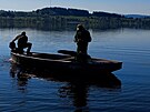 Rybái nasazují na Lipno hnízda pro candáty