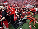 Fanouci Leverkusenu blázniv oslavují první mistrovský titul v historii klubu.