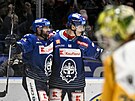 Hrá�i Kladna Antonín Melka (vlevo) a Jaromír Jágr se radují z prvního gólu.