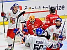 etí hokejisté se radují z branky. Zleva Jáchym Kondelík, Adam Kubík a Michal...