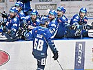 Jaromír Jágr slaví se spoluhrá�i úvodní branku druhého bará�ového klání.