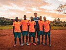Libor Volf s hrái z ugandské Volf Soccer Academy