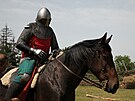 Jindich Figura na koni jako rytí z poloviny 14. století v rámci rekonstrukce...