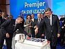 Chorvatský premiér Andrej Plenkovi slaví výsledky své strany HDZ v...