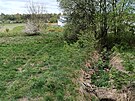 Koryto potoka d�l pod Lede�skou ulici sm�rem k �ece S�zav� dosud nikterak...