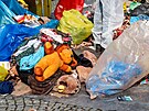Odbornci na odpadov hospodstv zkoumali, jak lid v Lankroun td odpad....