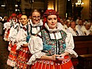 Ped katedrálou sv. Václava v Olomouci se scházejí stovky lidí na inauguraci...