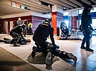 Cviení poádkových jednotek Policie R ped mistrovstvím svta v hokeji (18....