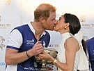 Princ Harry a vévodkyn Meghan po výhe charitativního pólového zápasu na...