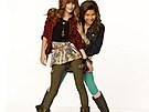 Bella Thorne a Zendaya v seriálu Na parket! (2010)